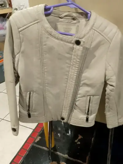 Chaqueta beige estilo biker - miniatura 1