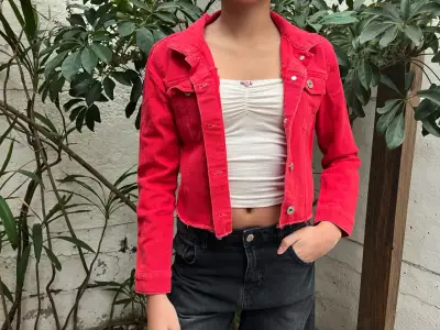 Chaqueta roja de mezclilla - miniatura 1