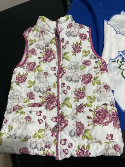 Chaleco infantil estampado floral - miniatura 1