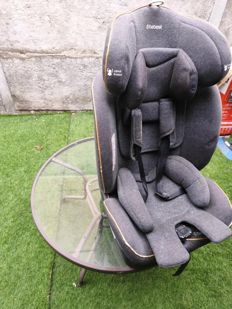 Silla de auto gris para bebé - 2