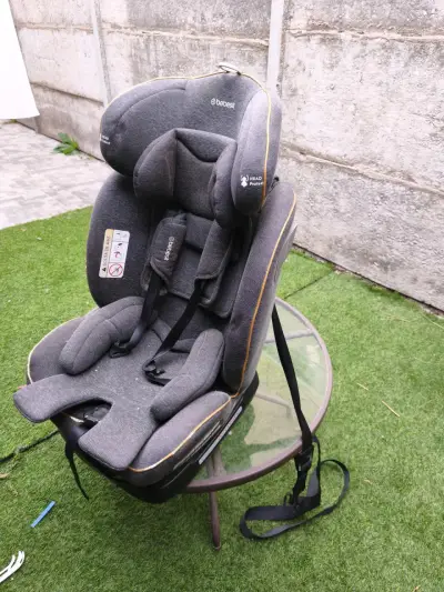 Silla de auto gris para bebé - miniatura 3