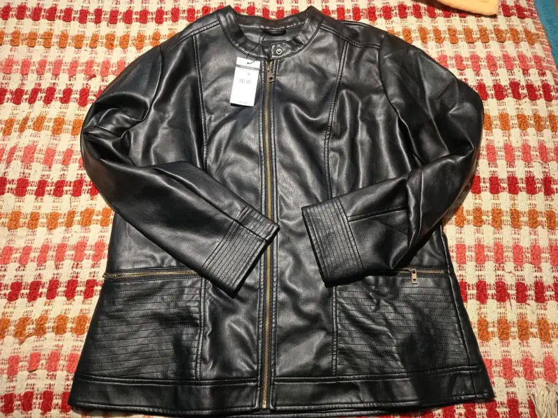 Chaqueta de cuero negra nueva