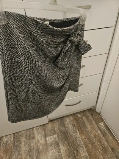 Falda gris de tweed - miniatura 4