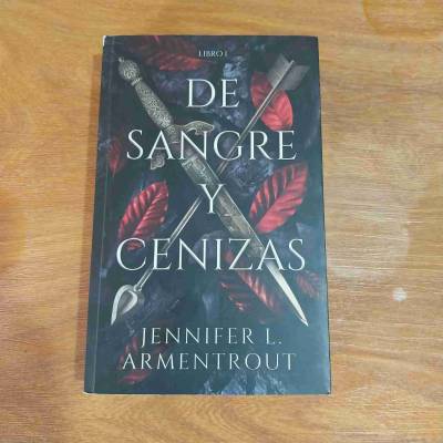 Libro 'De Sangre y Cenizas' - miniatura 1