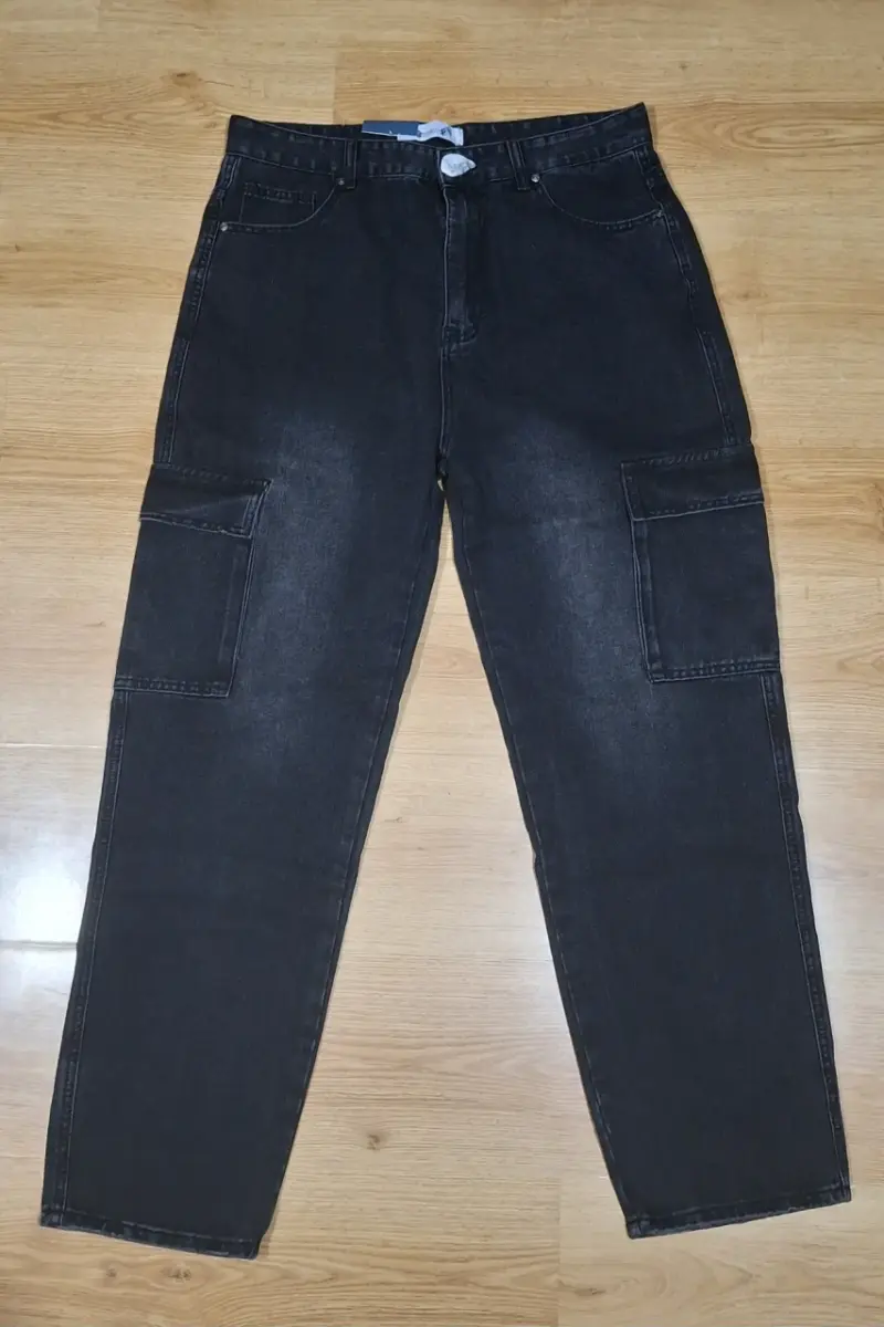 Pantalón cargo negro - 1