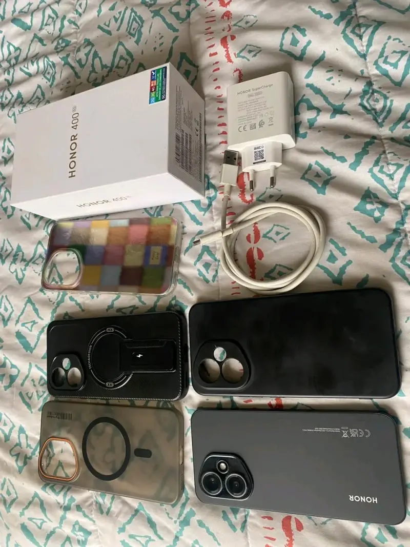 Celular Honor 400 con accesorios