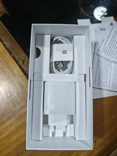 Teléfono Honor (indestructible) - miniatura 5