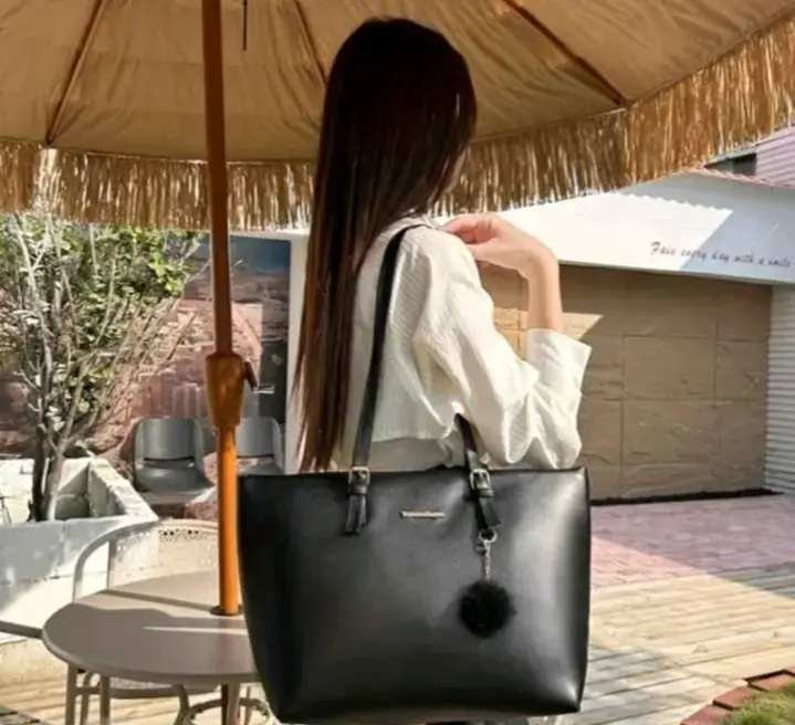 Cartera de cuero negra elegante - 1