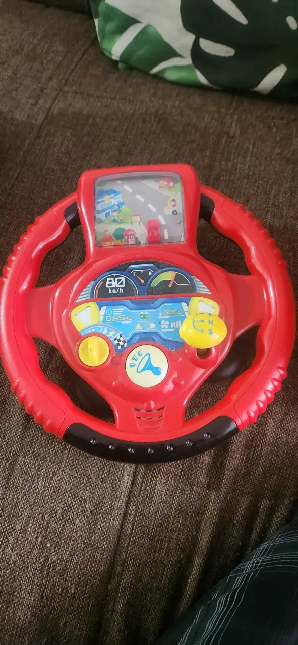 Volante de juguete infantil rojo