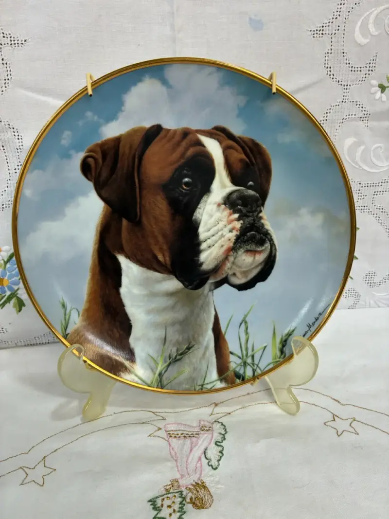 Plato decorativo con diseño de perro boxer - 1