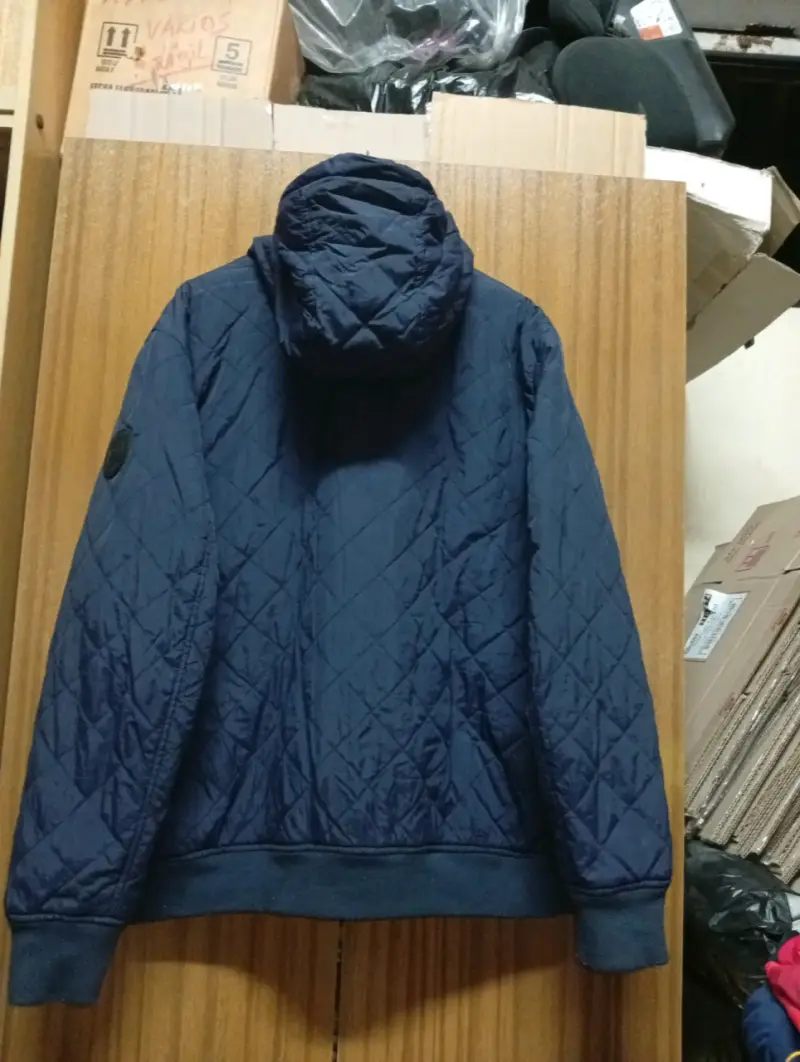 Chaqueta acolchada azul con capucha - 2