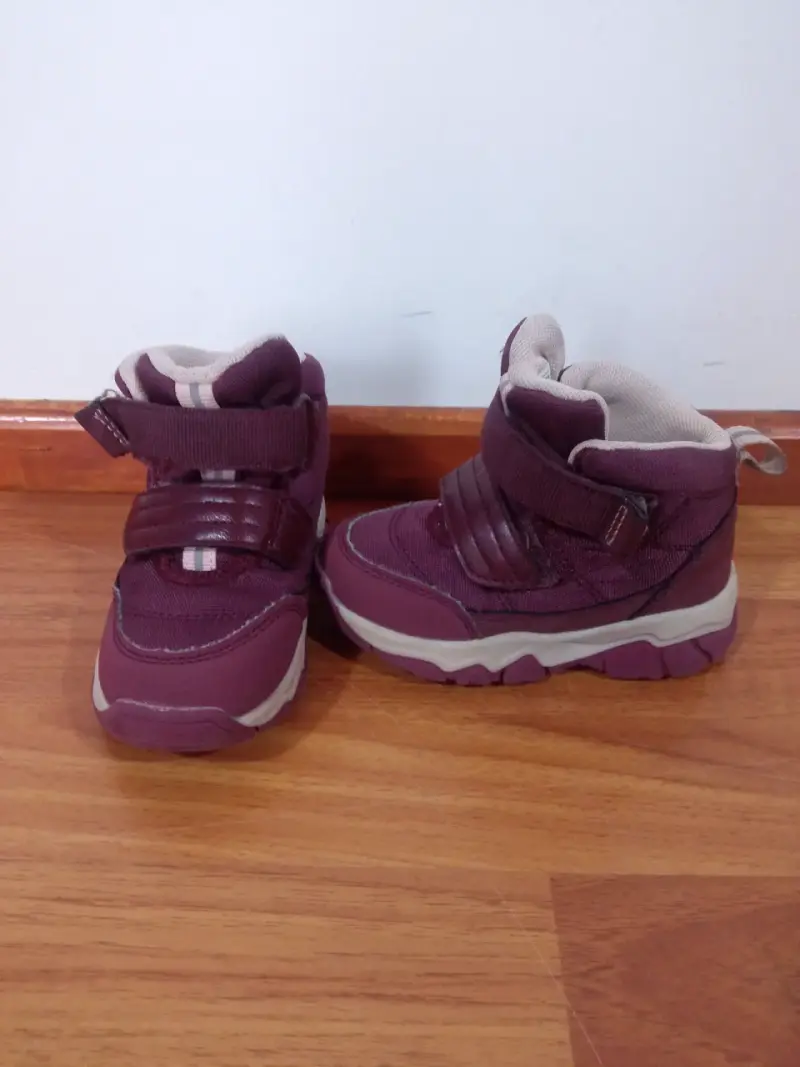 Botines infantiles color burdeos