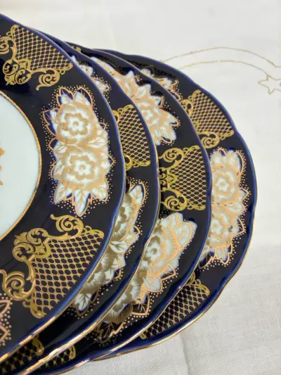 Platos de porcelana con diseño floral - miniatura 2
