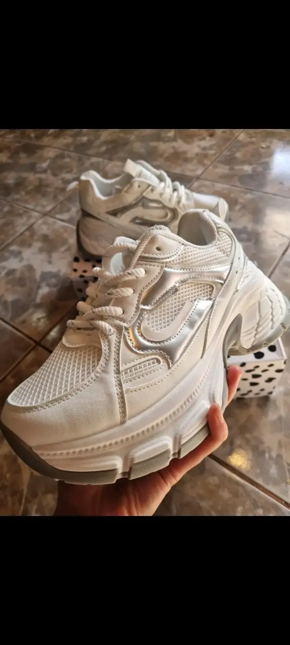 Zapatillas deportivas blancas gruesas - 1