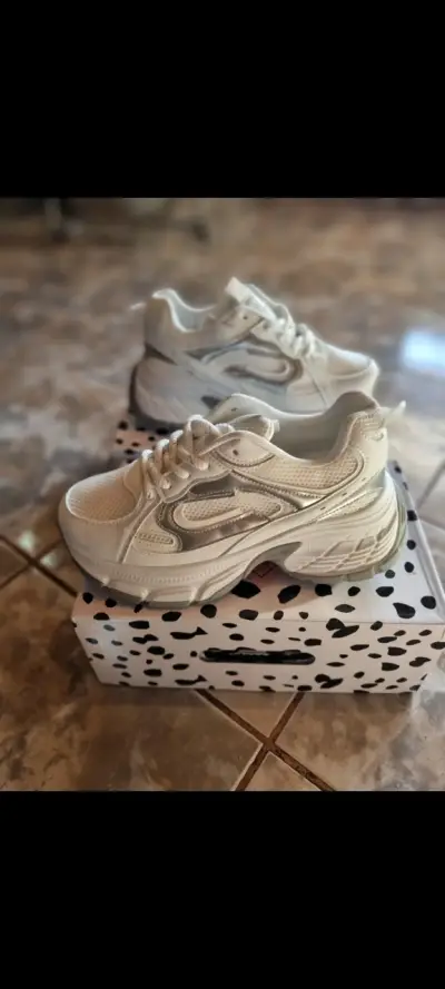 Zapatillas deportivas blancas gruesas - miniatura 2