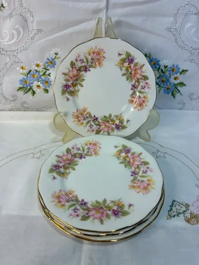 Platos de porcelana con flores - miniatura 1