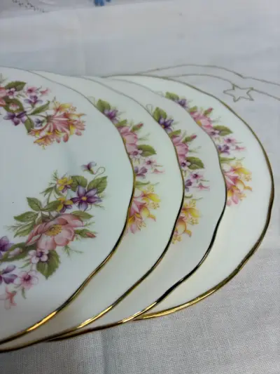Platos de porcelana con flores - miniatura 2
