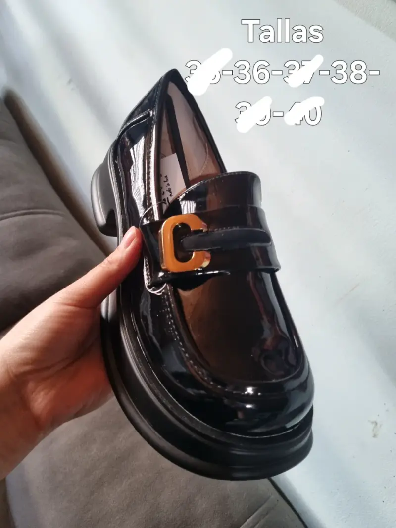Zapato charol negro con hebilla