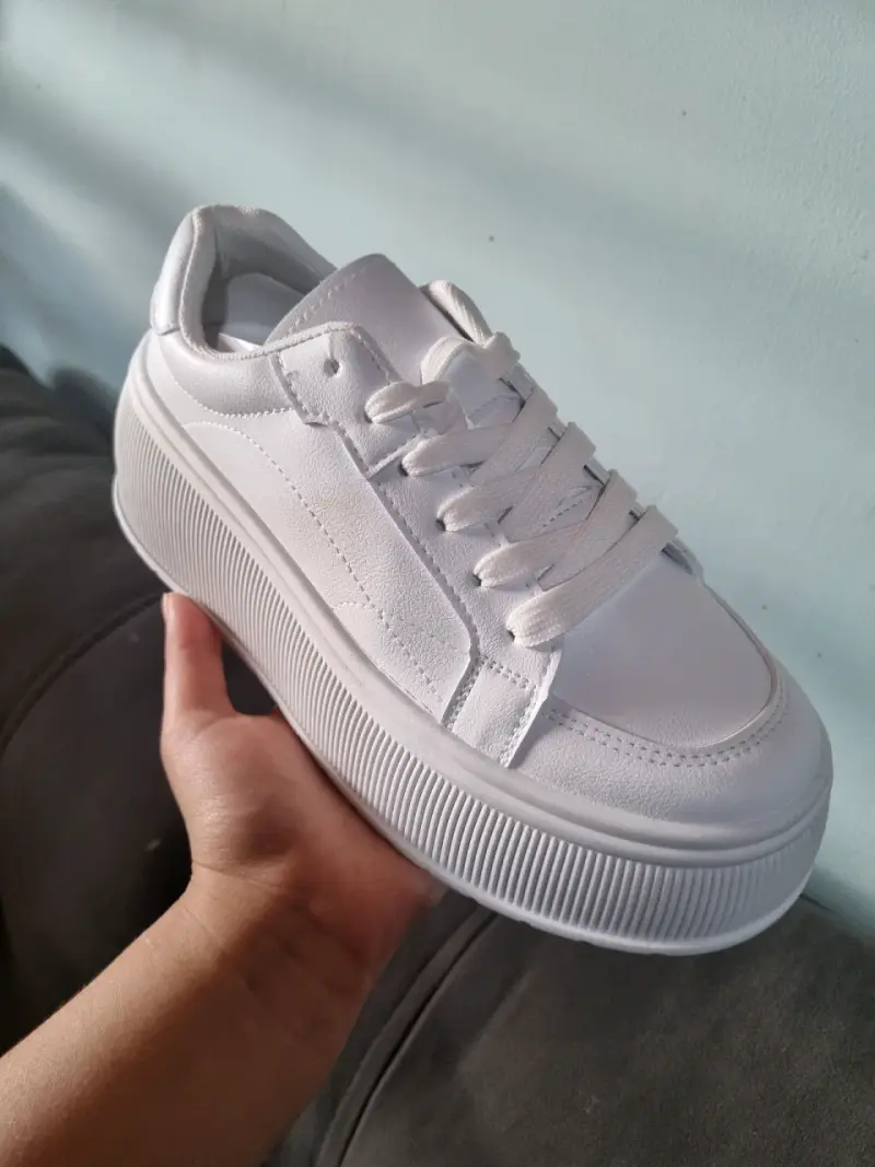 Zapatillas blancas estilo Zara - 1