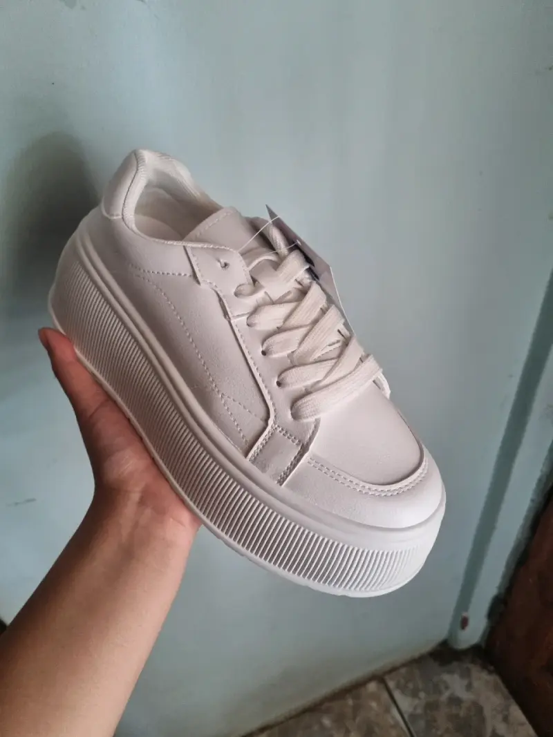 Zapatillas blancas estilo Zara - 2