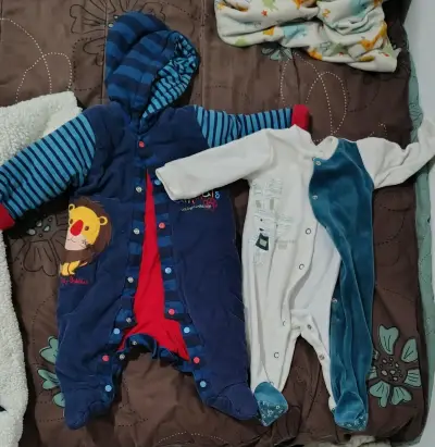 Lote de ropa bebe 0-3 meses - miniatura 2