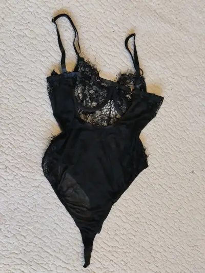 Body de encaje negro sexy XS - miniatura 4
