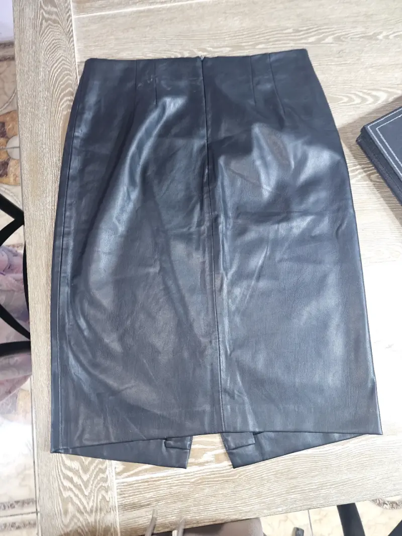 Falda negra de cuero talla L - 2