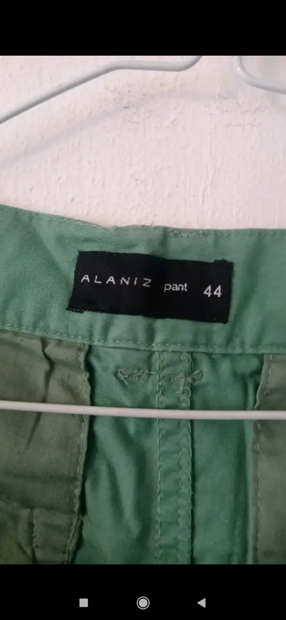 Pantalones chinos beige y verdes - 2