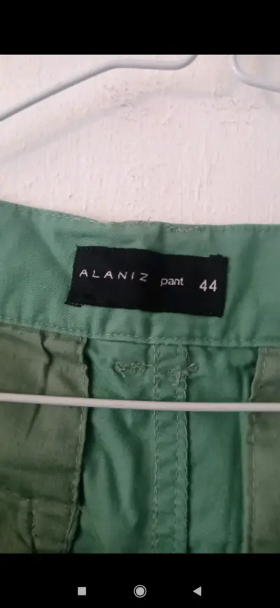 Pantalones chinos beige y verdes - miniatura 2