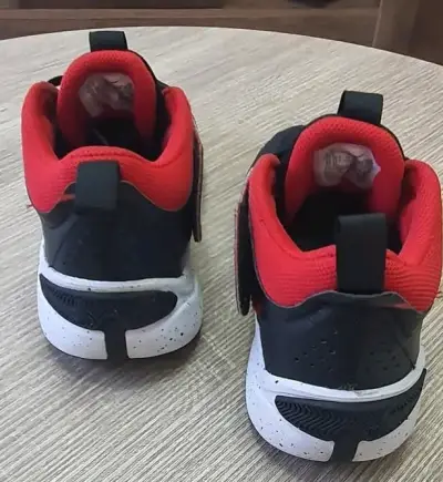 Zapatillas deportivas rojas - miniatura 3