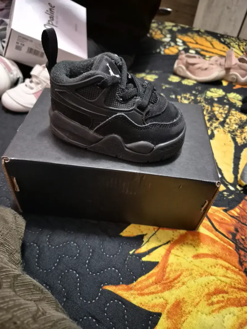 Zapatillas jordan negras para bebé - 1