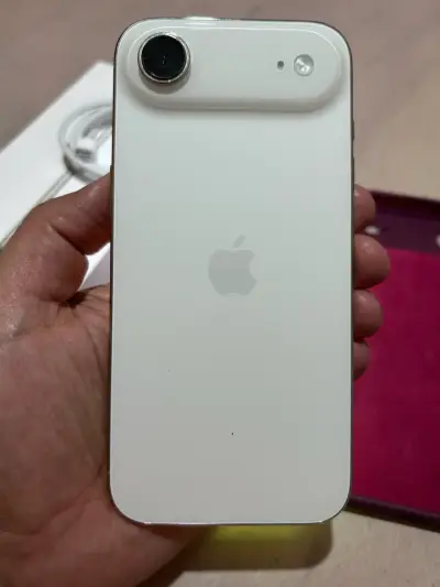 iPhone 17 Air con batería al 100% - miniatura 2