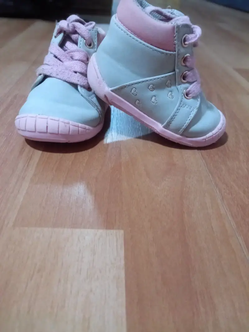 Zapatos rosados para bebé - 1