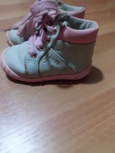 Zapatos rosados para bebé - miniatura 2