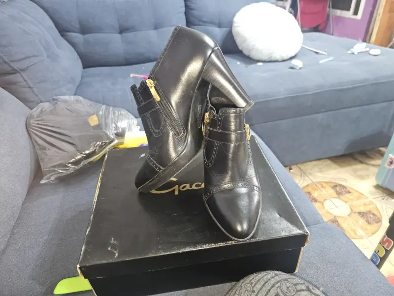Botines de cuero negro con tacón - 3