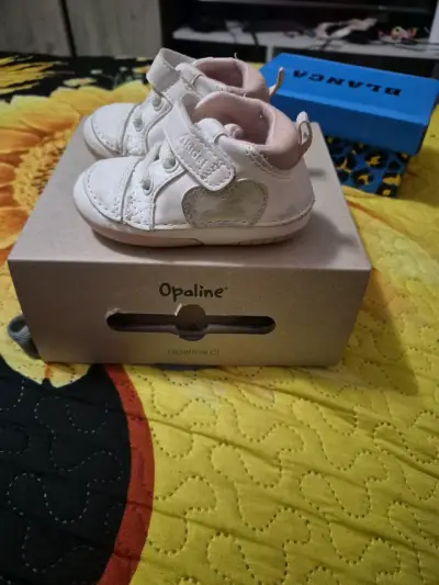 Zapatos de bebé4 kit blanco con uncorazon platiado - miniatura 1