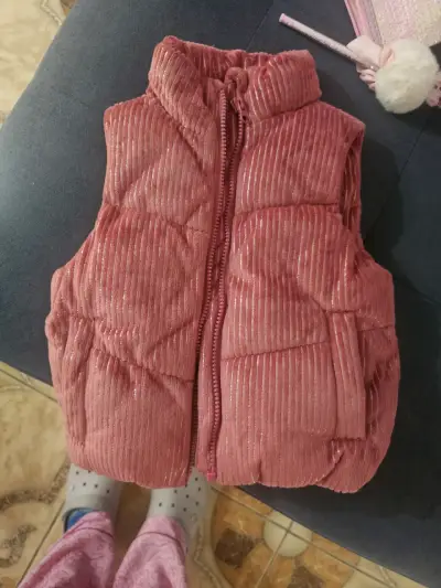 Chaleco acolchado rosado niña talla 2 - miniatura 1