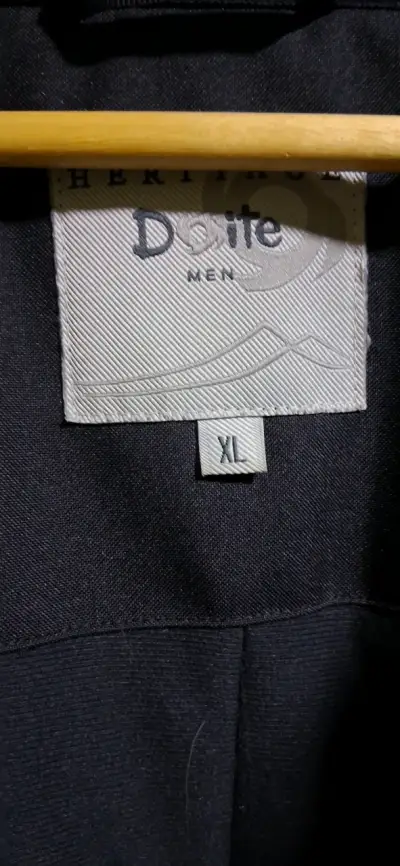 CHAQUETA DOITE NEGRA CON GORRO DESMONTABLE - miniatura 2