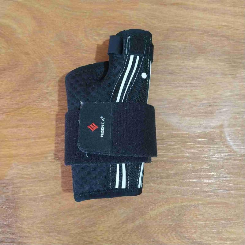 Muñequera deportiva Neenca negra