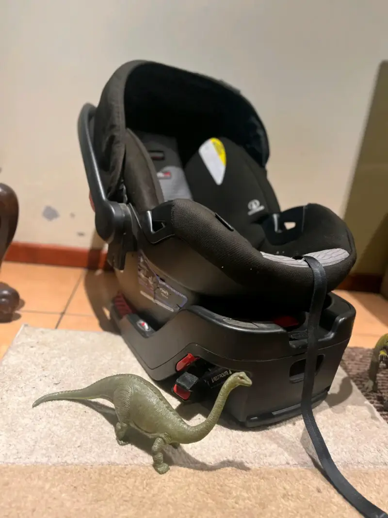 Silla de auto infantil negra - 3
