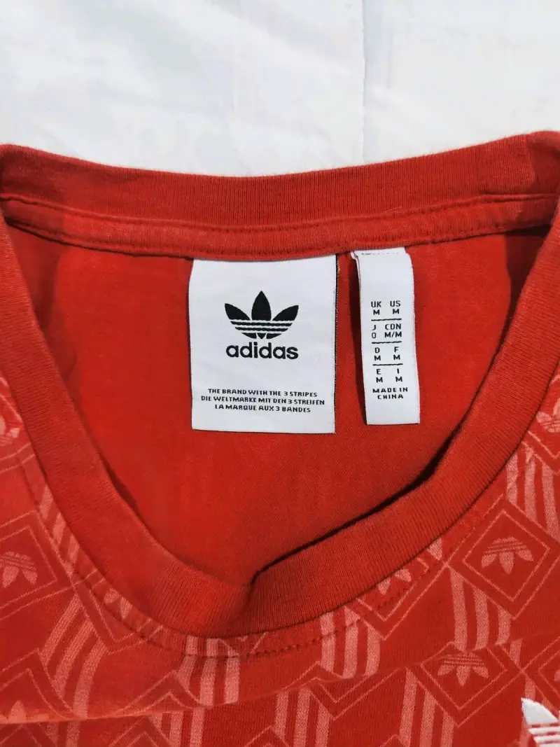 Polera roja Adidas estampada - 3