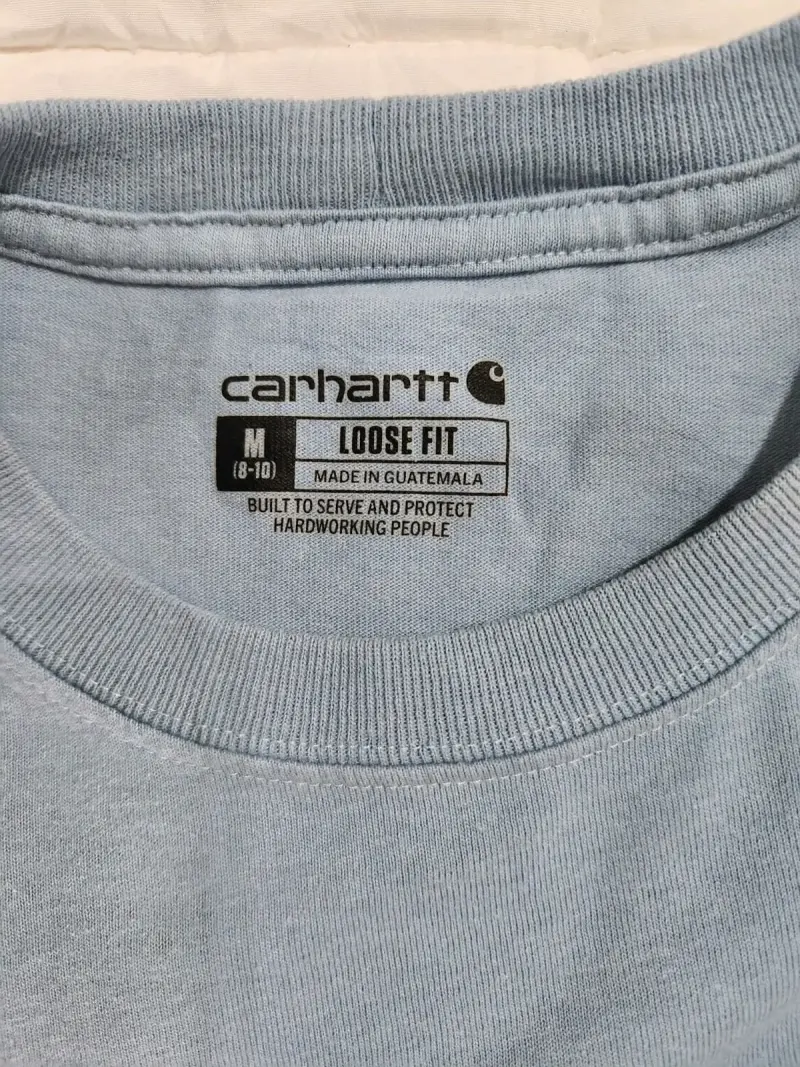 Polera Carhartt celeste con bolsillo - 3