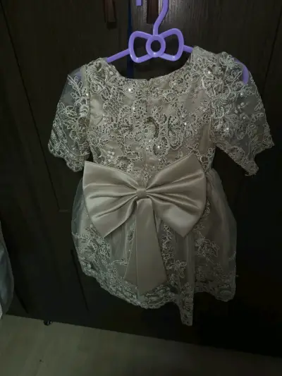 Vestido de encaje para niña - miniatura 2