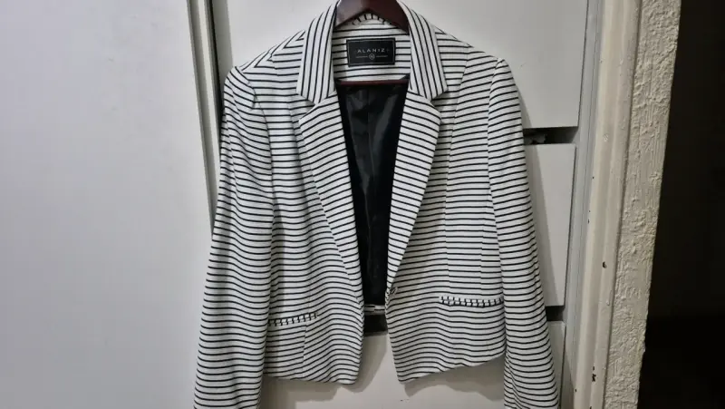 Blazer a rayas blanco y negro - 1