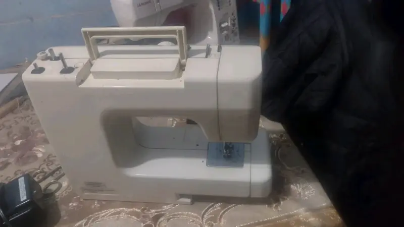 Máquina de coser janome usada - 1