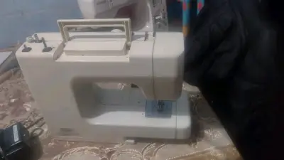 Máquina de coser janome usada - miniatura 1