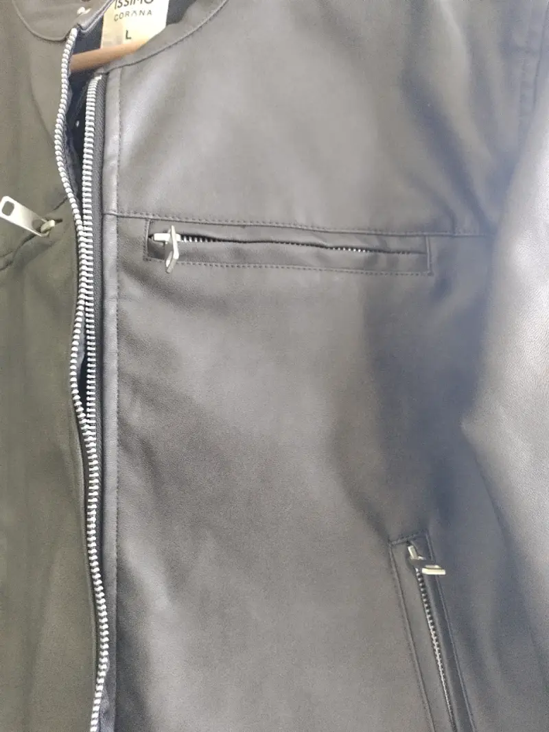 Chaqueta negra de cuero sintético - 3