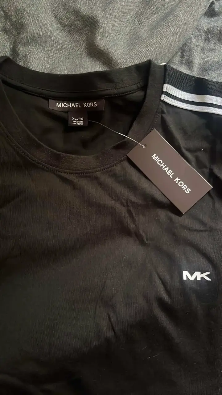 Polera negra Michael Kors talla XL - 1