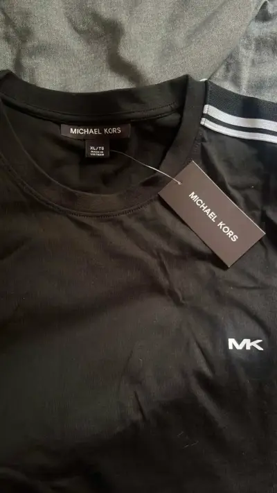 Polera negra Michael Kors talla XL - miniatura 1