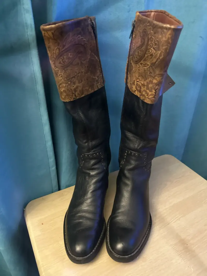 Botas de cuero negro diseño único - 1